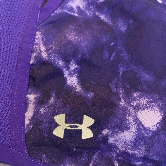 Women’s Under Armour workout shorts - Picture 2 of 3